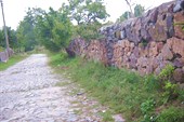 Останки старой стены Костла Доминиканцев